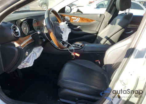 2017 Mercedes-Benz E 300 z USA, uszkodzony, nr VIN WDDZF4JB8HA208796